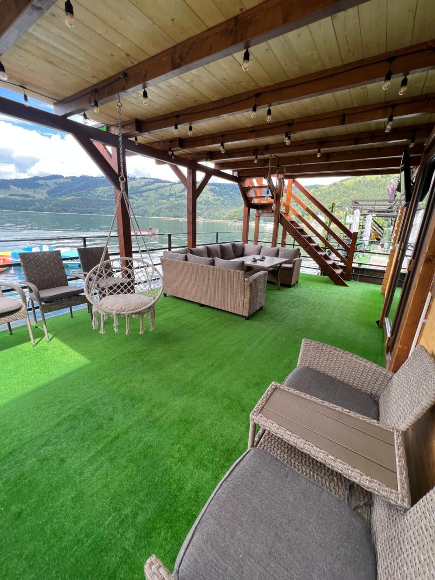 Holiday Bicaz Bungalows On The Lake ภายนอก รูปภาพ