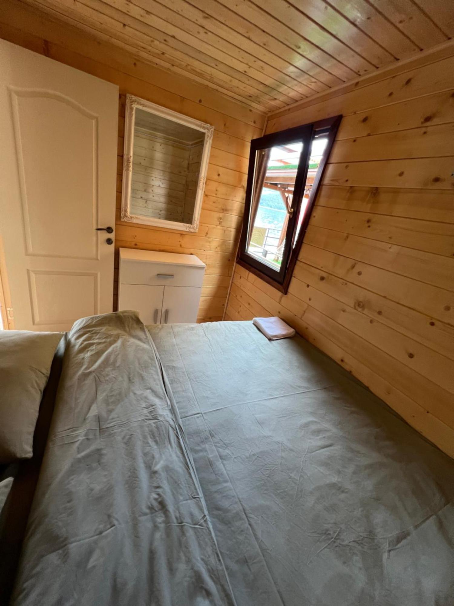 Holiday Bicaz Bungalows On The Lake ภายนอก รูปภาพ