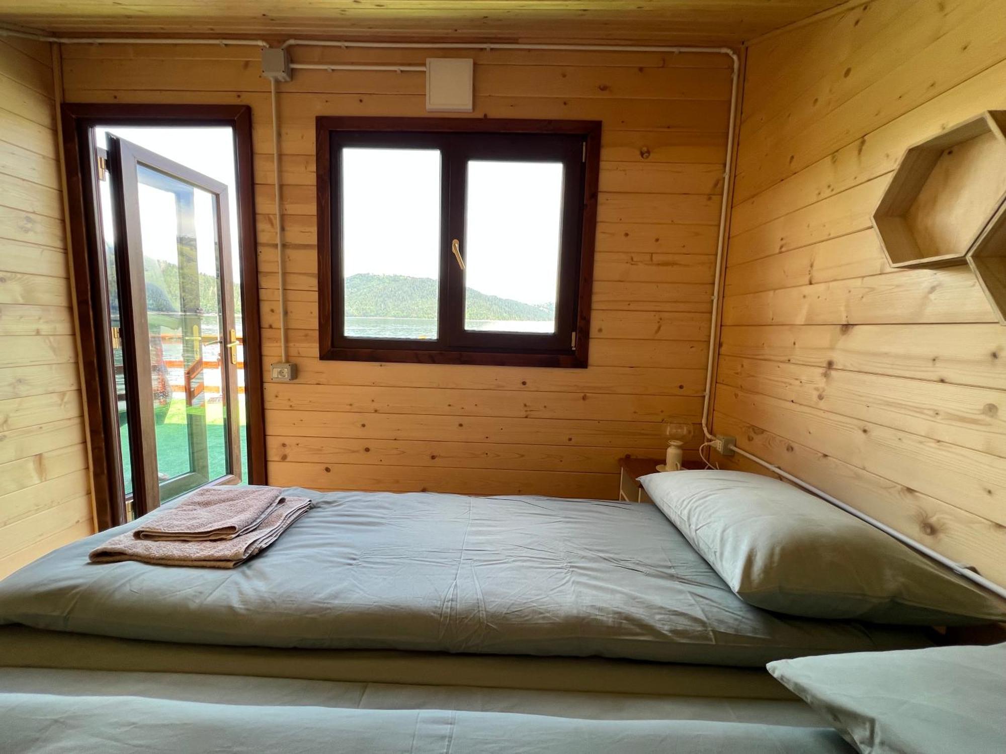 Holiday Bicaz Bungalows On The Lake ภายนอก รูปภาพ