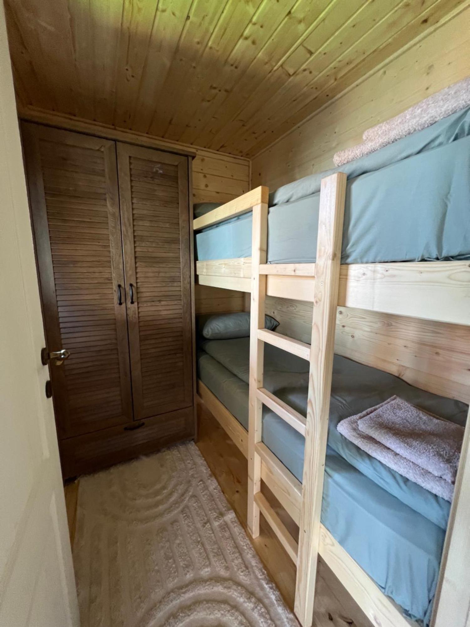 Holiday Bicaz Bungalows On The Lake ภายนอก รูปภาพ