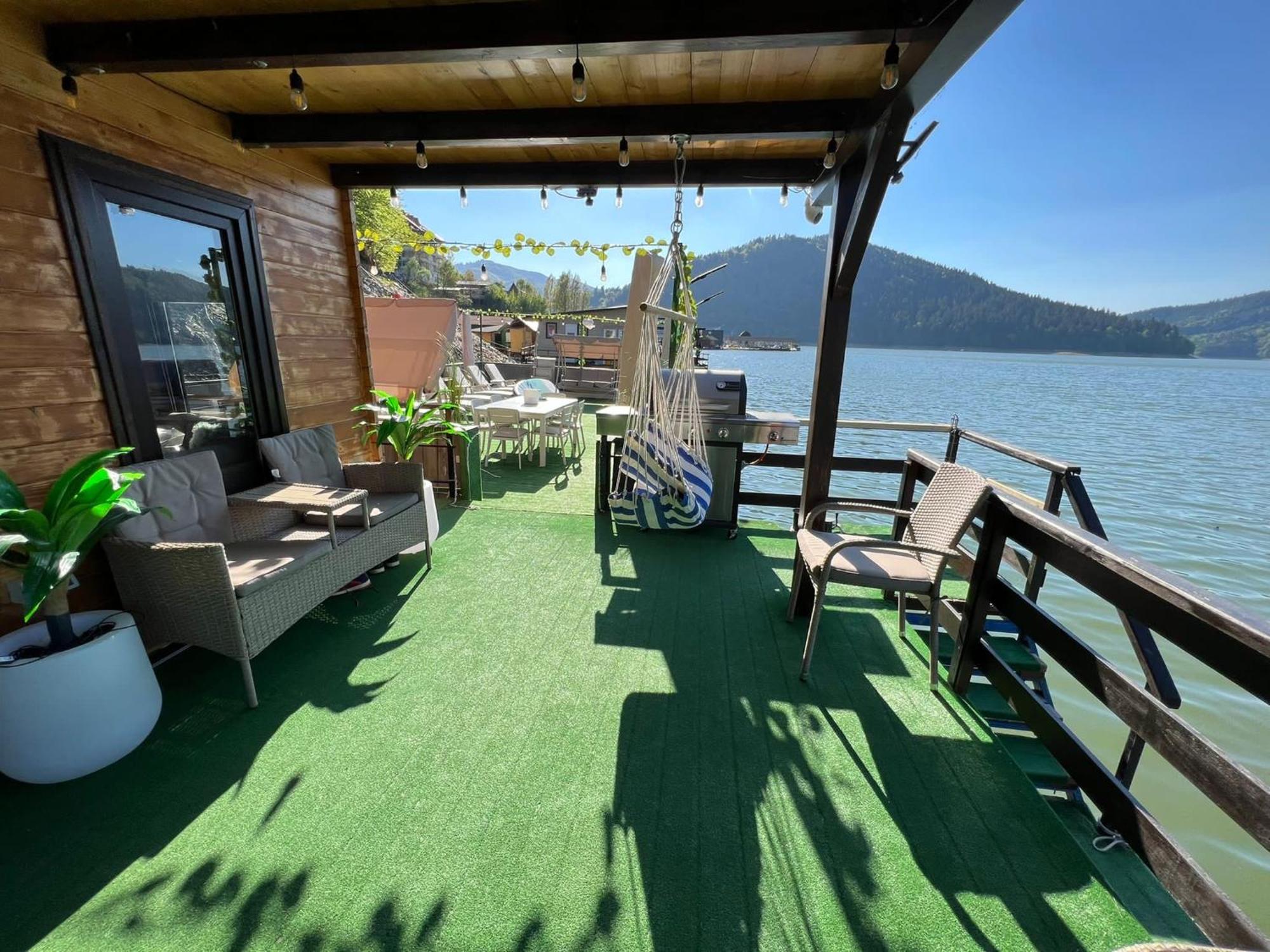 Holiday Bicaz Bungalows On The Lake ภายนอก รูปภาพ