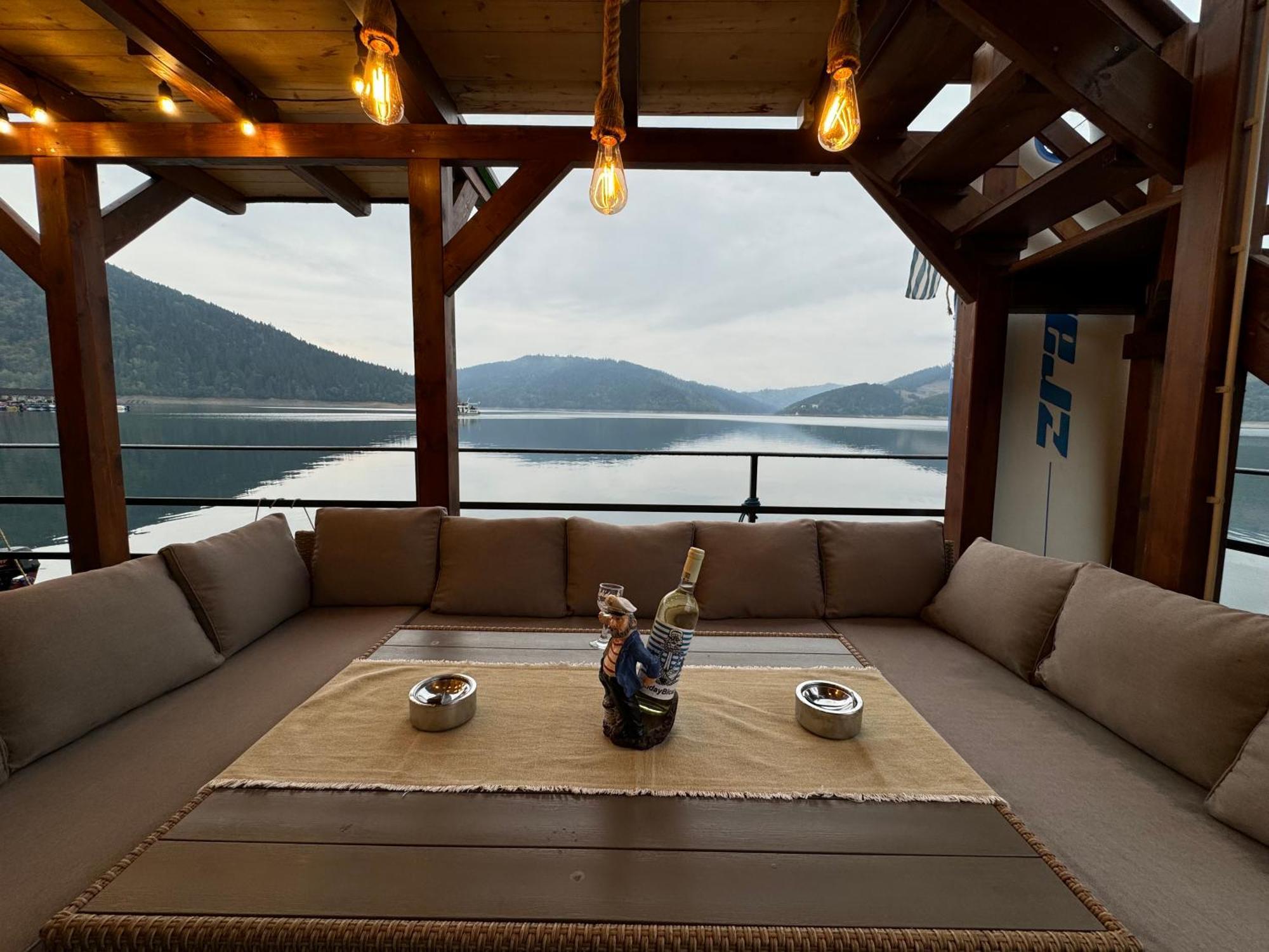 Holiday Bicaz Bungalows On The Lake ภายนอก รูปภาพ
