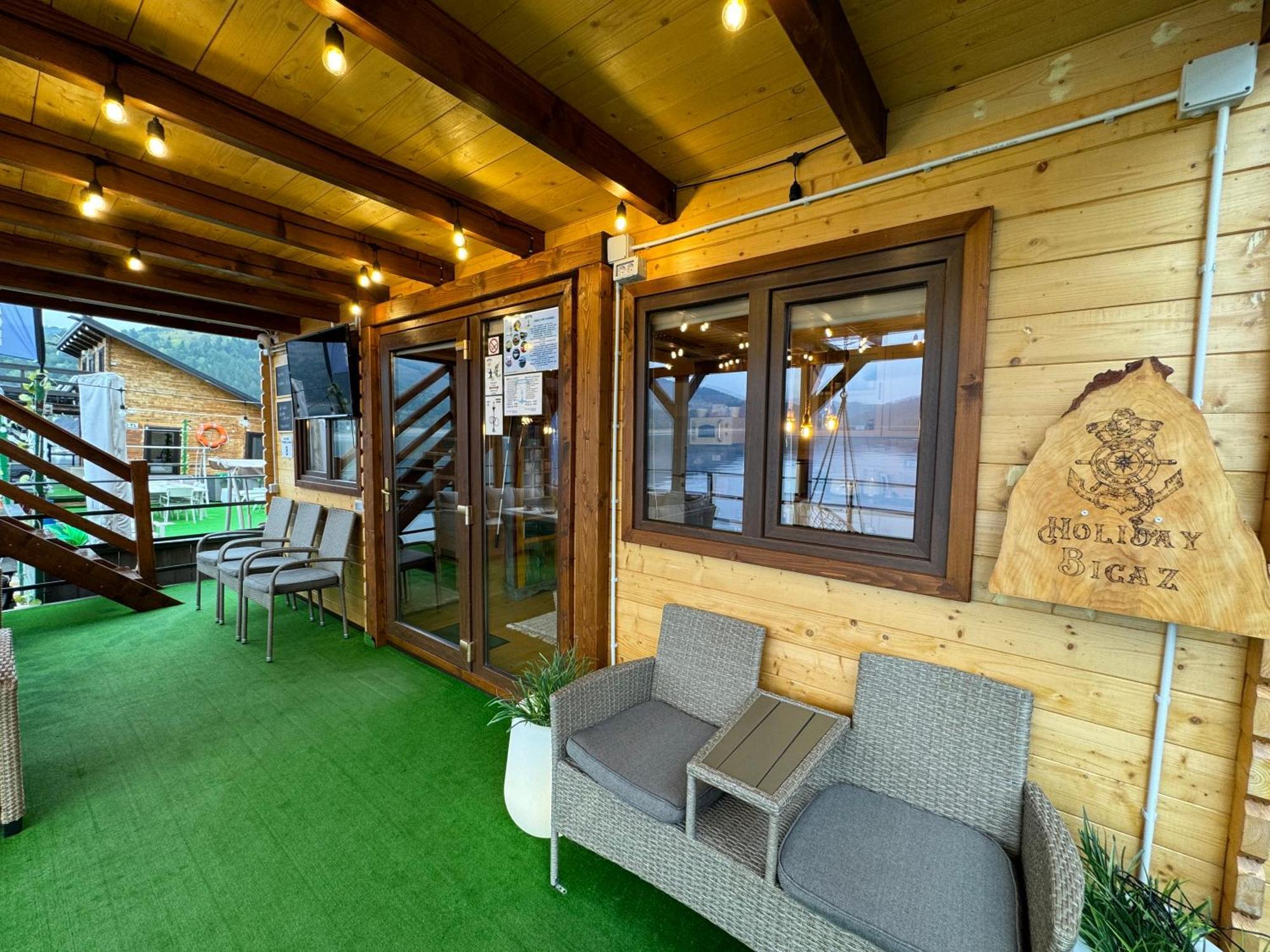 Holiday Bicaz Bungalows On The Lake ภายนอก รูปภาพ
