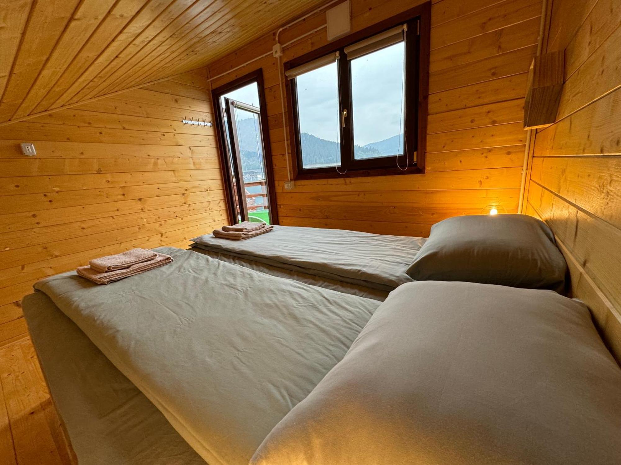 Holiday Bicaz Bungalows On The Lake ภายนอก รูปภาพ